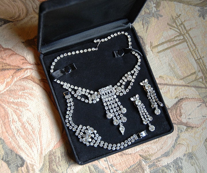 SALE Rhinestone Jewelry Set - Necklace, Earrings, Bracelet and Display Box (Vintage/Antique)