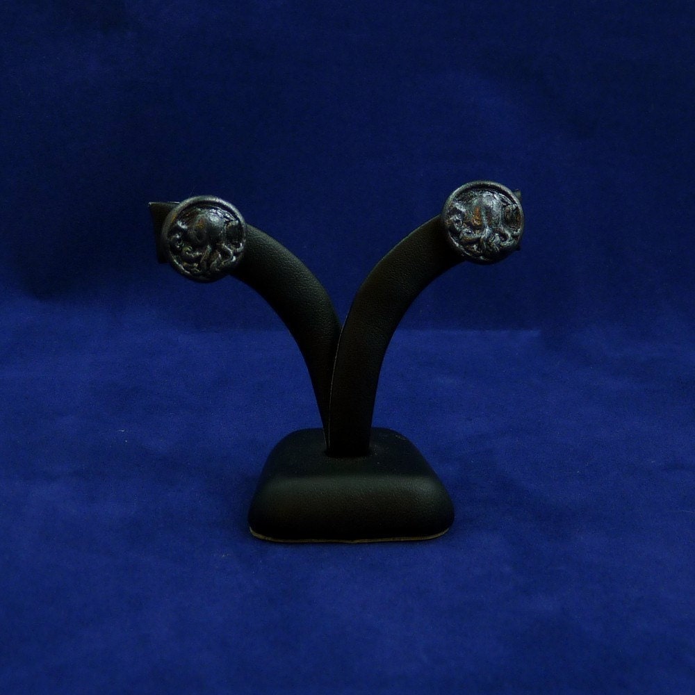 Antique Silver Cthulhu Cameo Earrings - Polymer Clay Lovecraft Jewelry