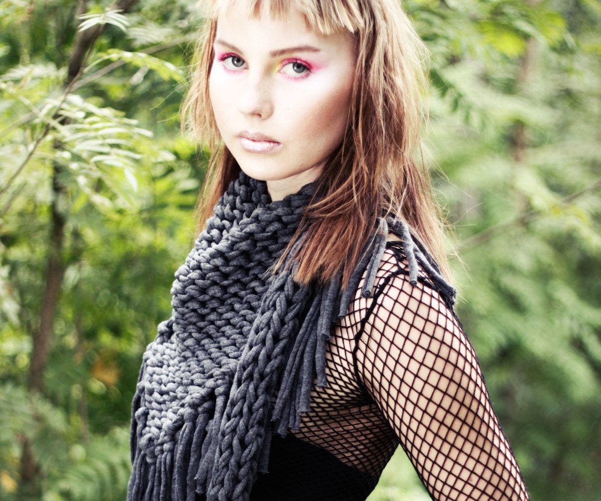 Chunky cotton triangle fringe scarf - Charcoal grey