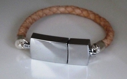 Unique Scandinavian design  - Leather USB Bracelet