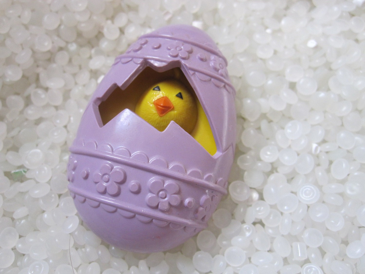 vintage chick in egg Avon pin perfume glace