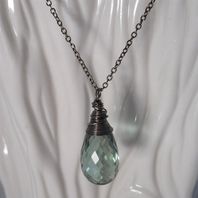 Moss Green Quartz Gemstone Pendant Necklace by YOURDAILYJEWELS