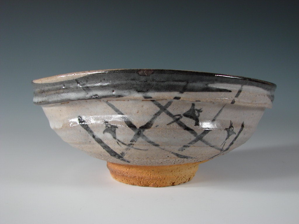 E Karatsu Kutsugata Chawan (Oblong teabowl w/bird motif)