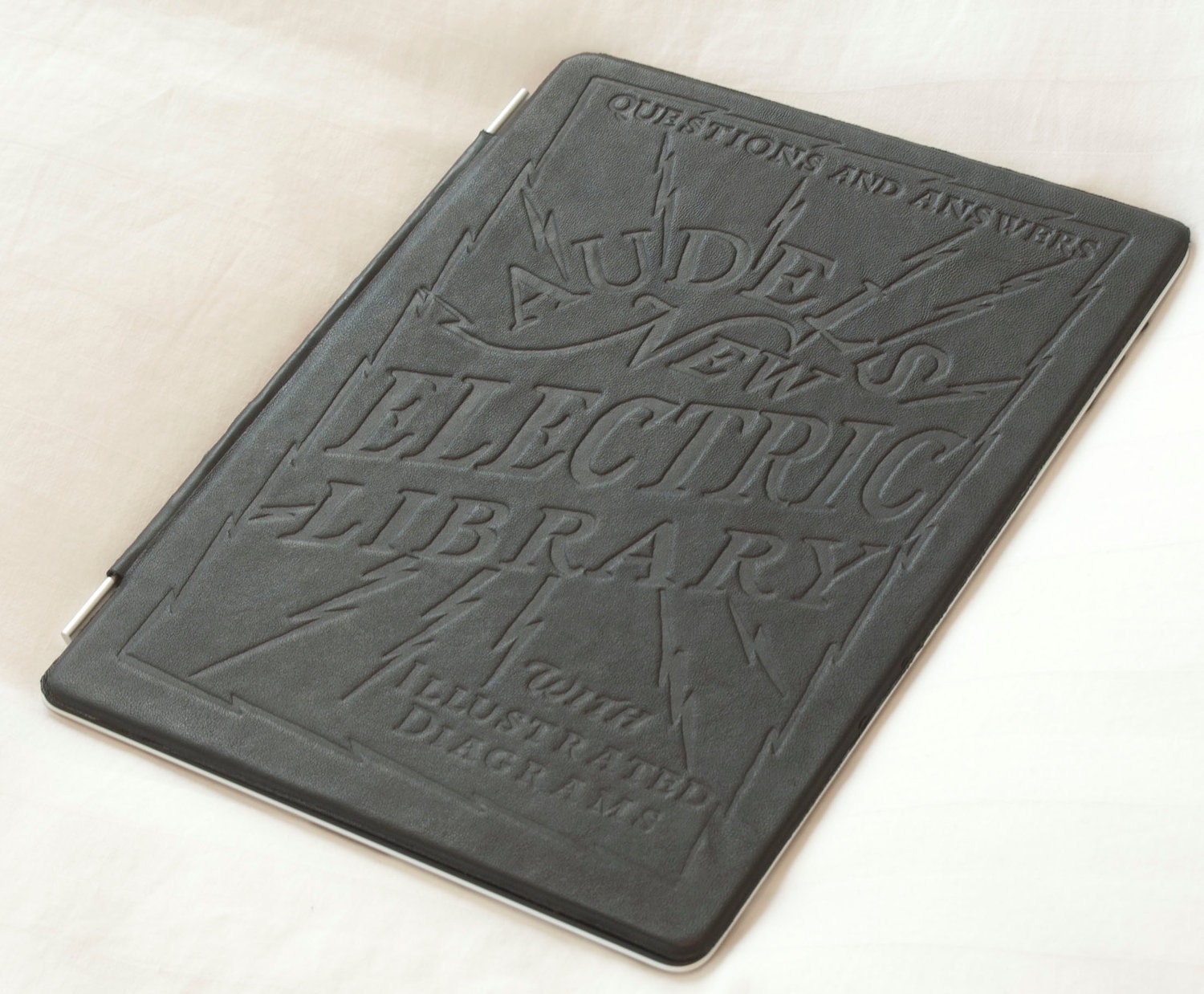 Embossed leather "Electric Library" smart cover for iPad 2 (Black)