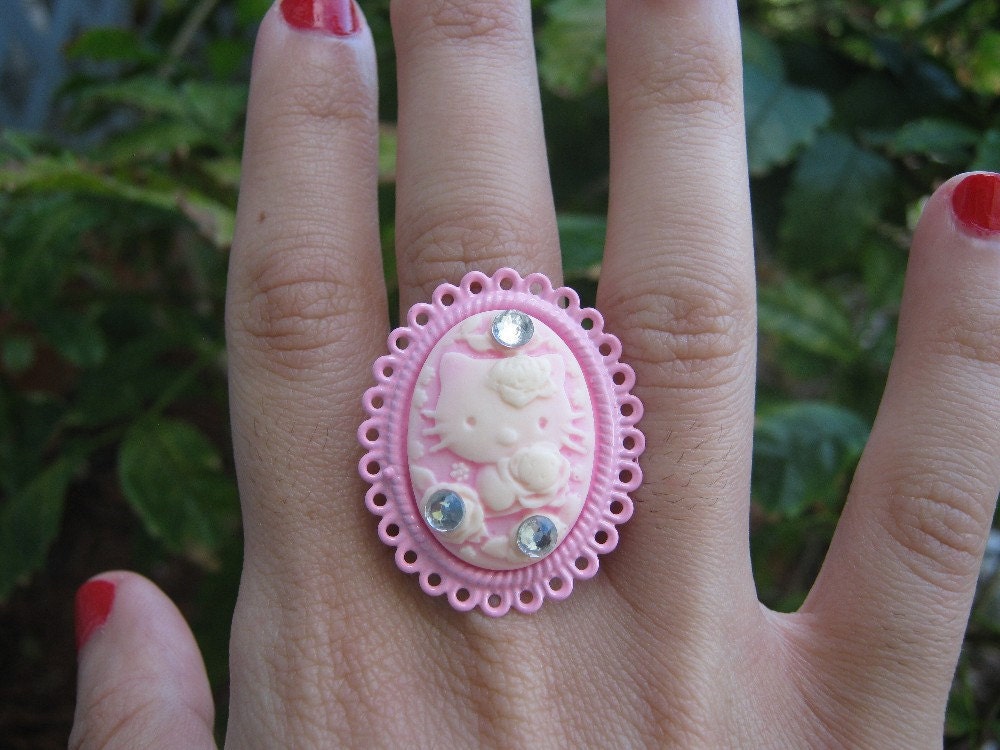 Hello Kitty Classy Pink Cameo Ring with Rhinestones by PinkFrog4U Hello Kitty Classy Pink Cameo Ring with Rhinestones by PinkFrog4U
