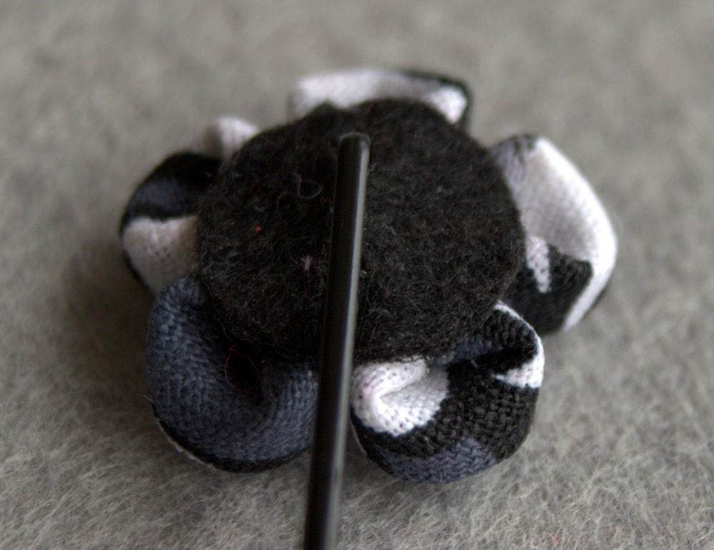 Kanzashi style flower bobby pin set - grey, black, white and red