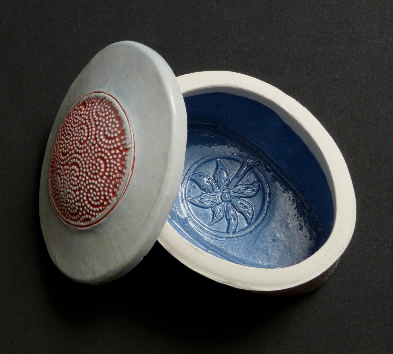 Dancing Spirals - Oval Box 2197