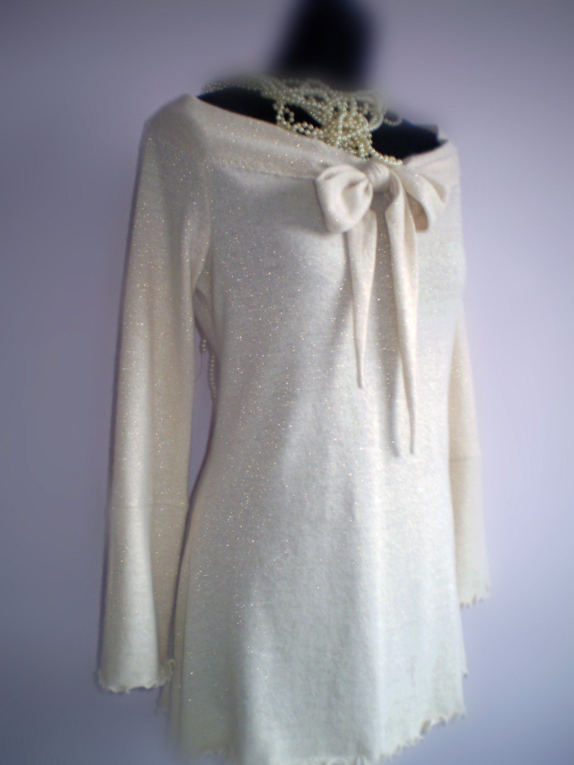 Light cream cotton tunic decently intertwine with gold threads