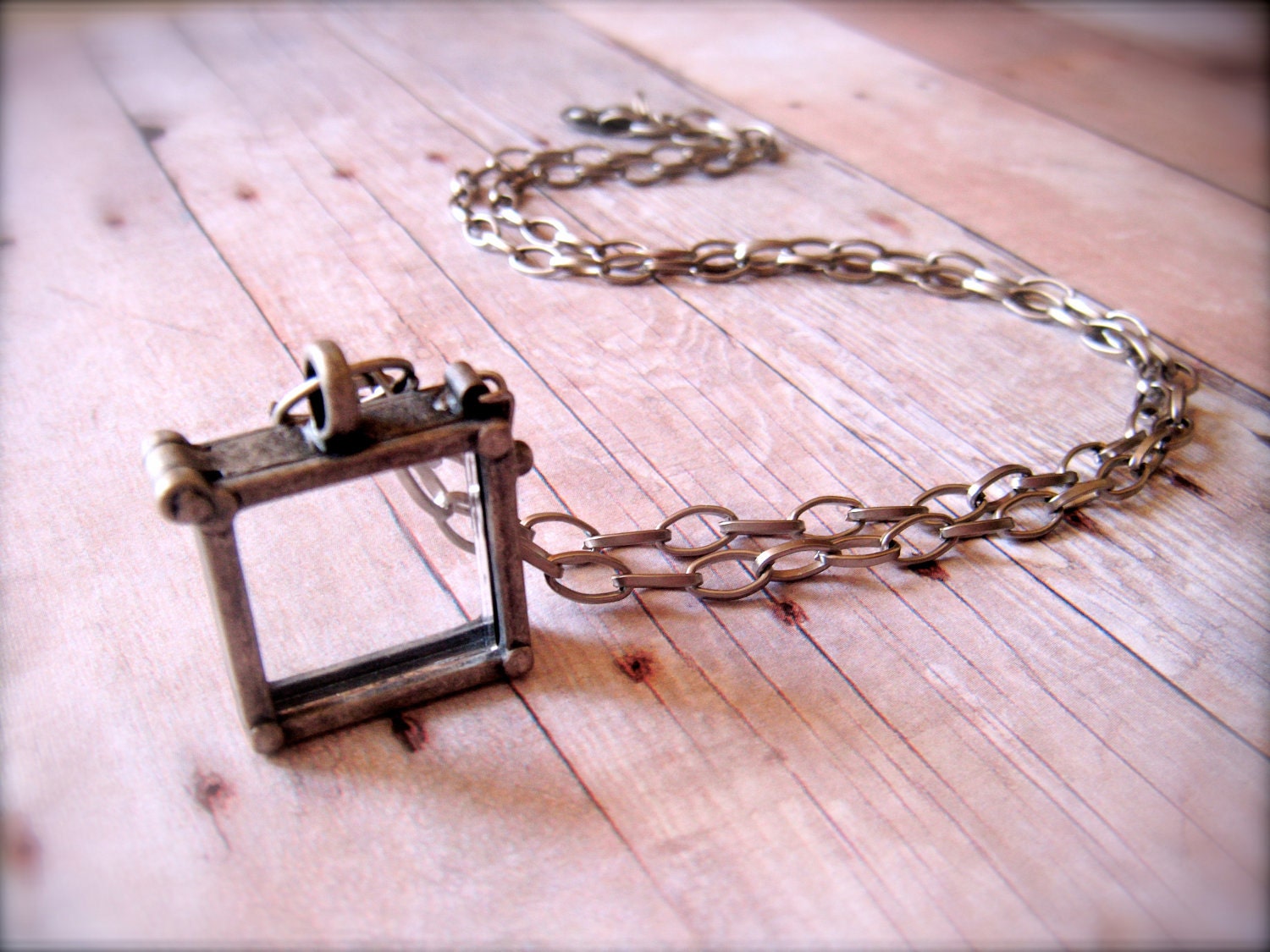 THE JAMIE - Vintage Style Photo Chamber/Locket Necklace