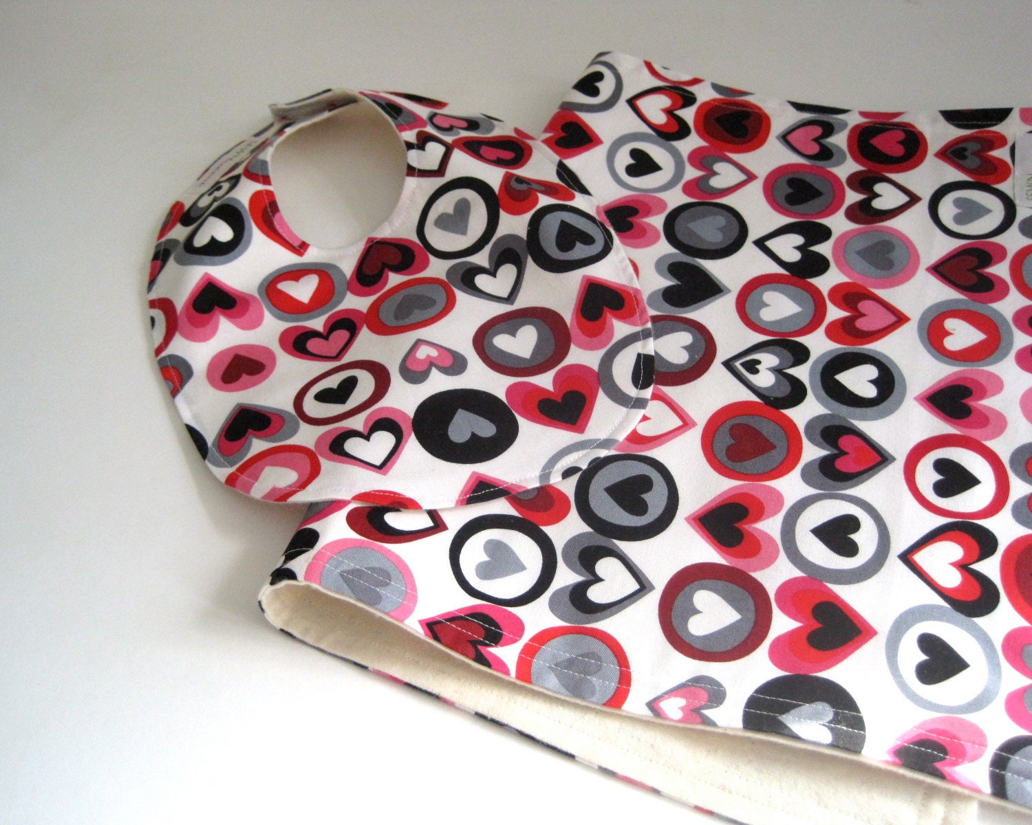 MODERN baby bib and burp cloth set of 2 / mod black pink hearts with organic cotton flannel (ready to ship)