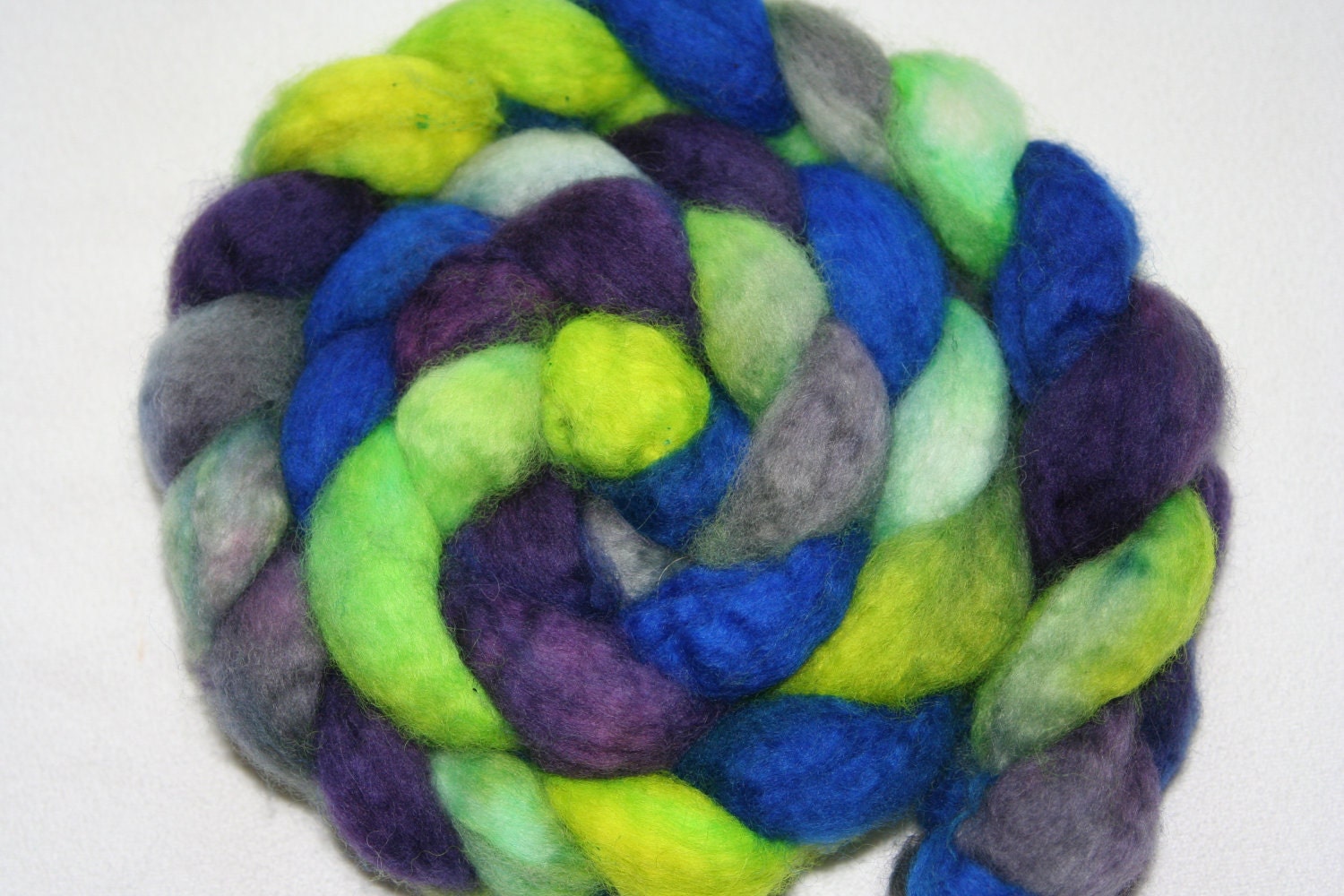 Moombaton - hand dyed superwash BFL roving