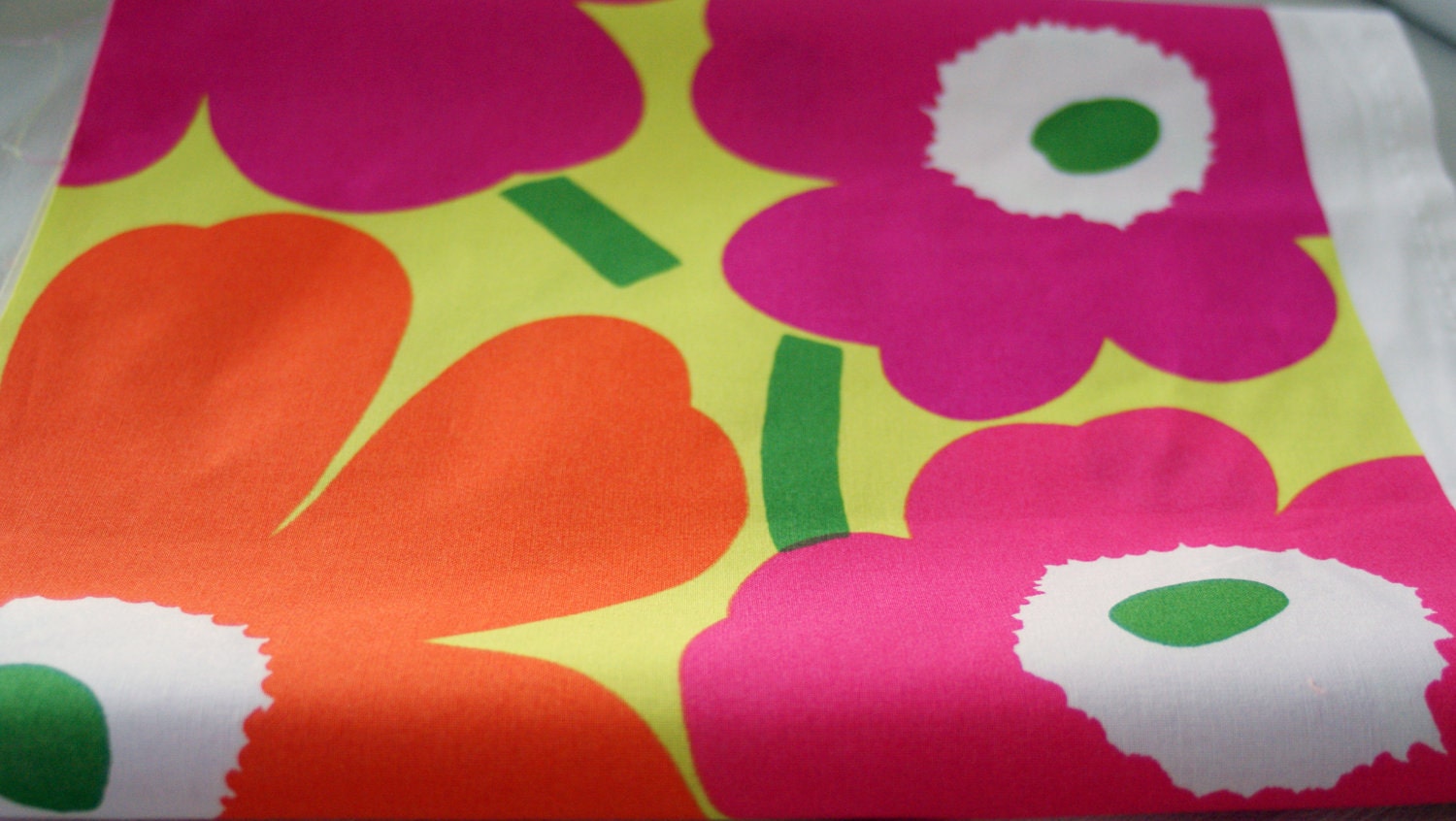 Marimekko medium fuschia and orange UNIKKO on lime cotton fabric 12,5" x 60"