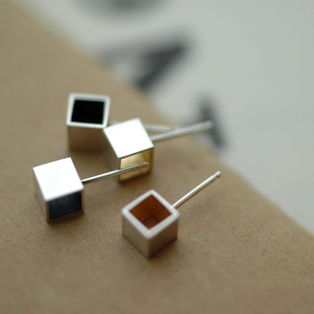 Darken room studs/earrings