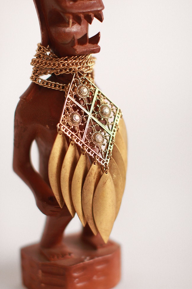 diamonds are a girls best friend // vintage repurposed rhinestone pendant necklace