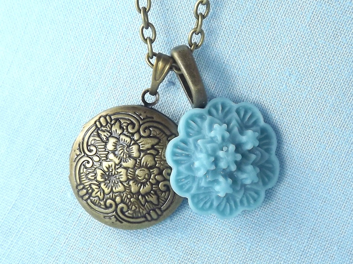 Vintage Style Floral Locket
