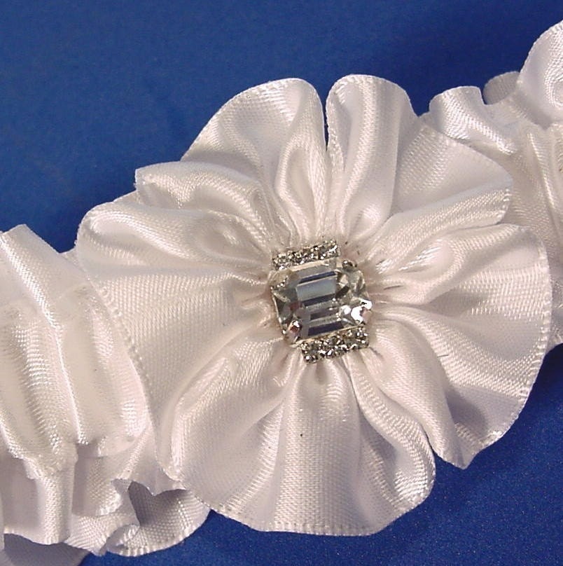 BASHFUL BRIDE BLING wedding garter in white a Peterene design Rhinestones