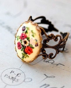 Daisy Vintage Blossom Cameo