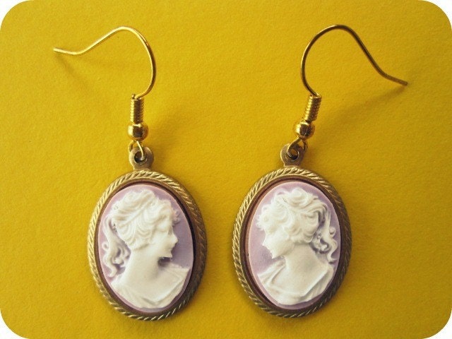 Regal Lady Cameo Earrings in Lilac From moncherie43