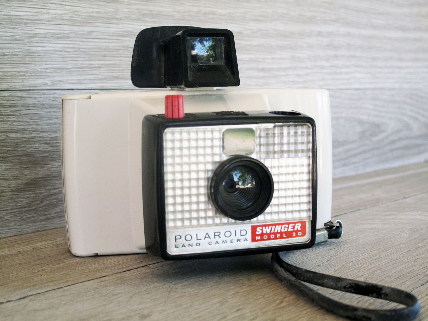 Black Friday Sale 25 off Polaroid Land Camera Swinger Model 20 Black Friday Sale 25 off Polaroid Land Camera Swinger Model 20