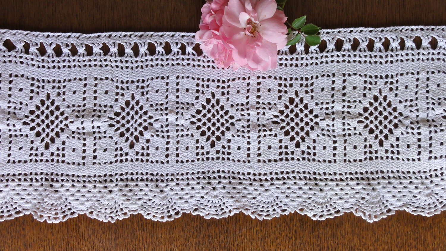 Captivating Crocheting: Make Crocheted Table Runners, Wall