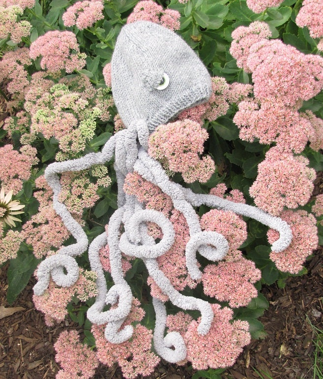 knitting hats  on circular needles