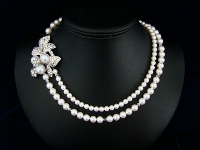 Vintage Brooch Wedding Necklace Pearl Bridal Necklace Rhinestone Pearl 