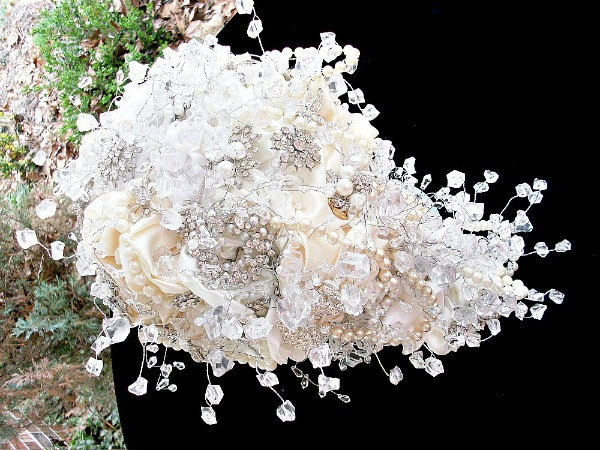 brooch bridal bouquet alternative wedding bouquetbrooch bouquet cascade 