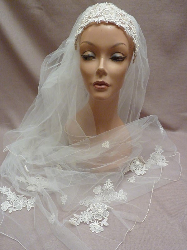 Pretty Vintage Wedding Veil w Flowers Lace and Beads From PammyJoans