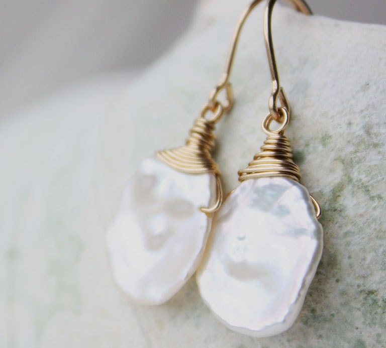 Minimal jewelry Pearl earrings white bridal wedding jewelry gold 