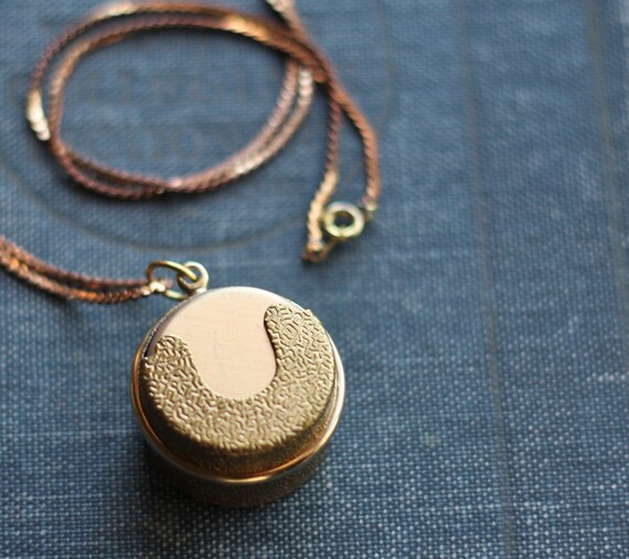 Vintage Quarter Coin Holder Dispenser Necklace