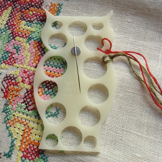 Owl embroidery floss organizer - White