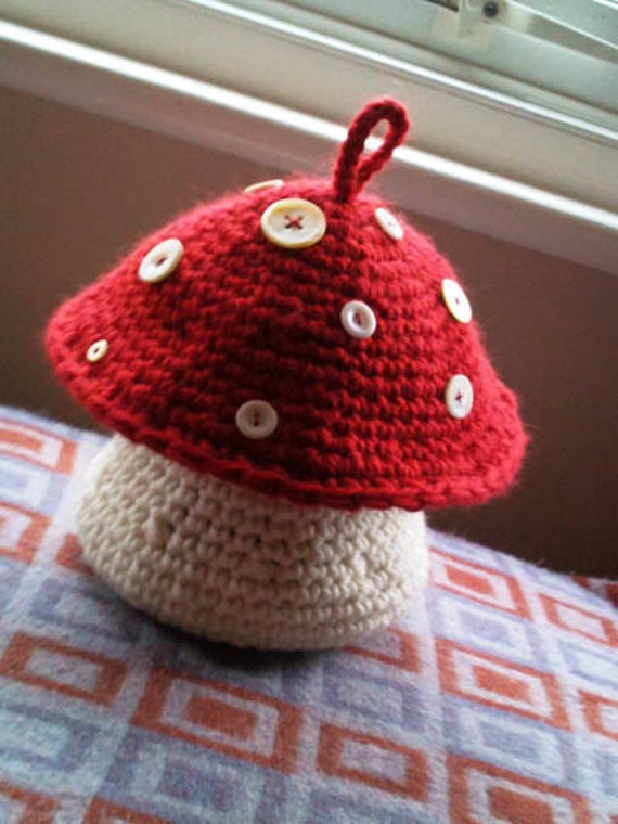 Crochet mushroom / toadstool project pouch pattern