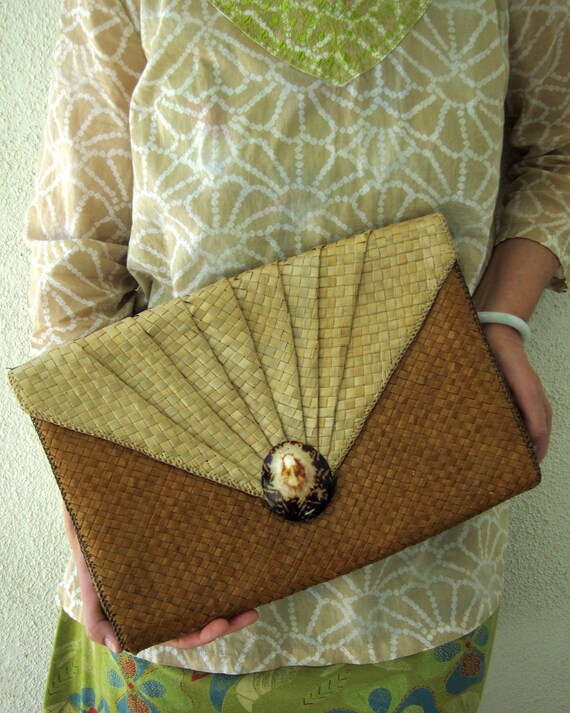 Woven Straw Envelope Clutch Purse Palm Leaf Natural