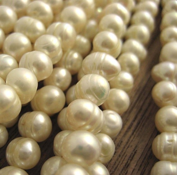 67mm Banded Natural Freshwater Pearls Full Strand Cream