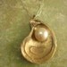 Oyster pearl necklace in Bronze