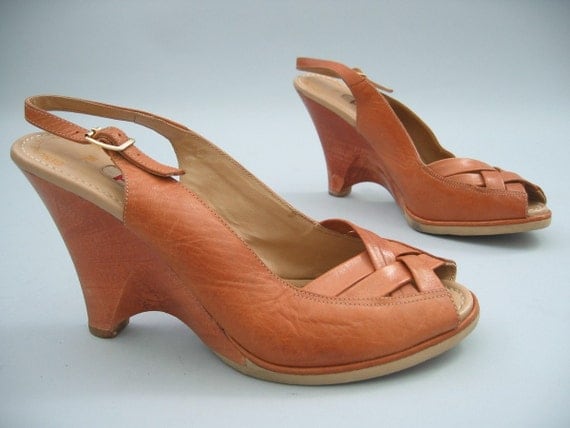 Vintage 70s Wedge Tan leather sandals 7