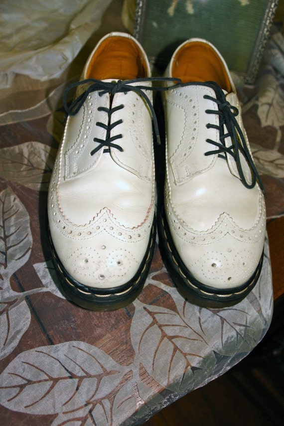 Vintage White Wing Tip Doc Martin Shoes 8 ON by easystreetvintage