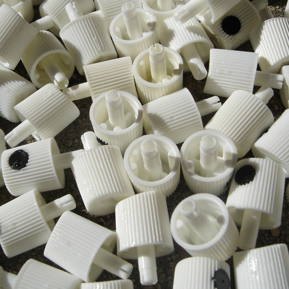 spray paint caps NY Thins