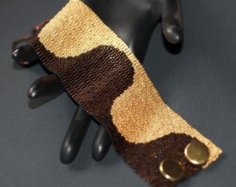 Diametric ... Beadwoven Bracelet . Peyote . Handmade . Dark Bronze . Yellow Gold . Bright . Contrasting Colors . Metallic . Elegant