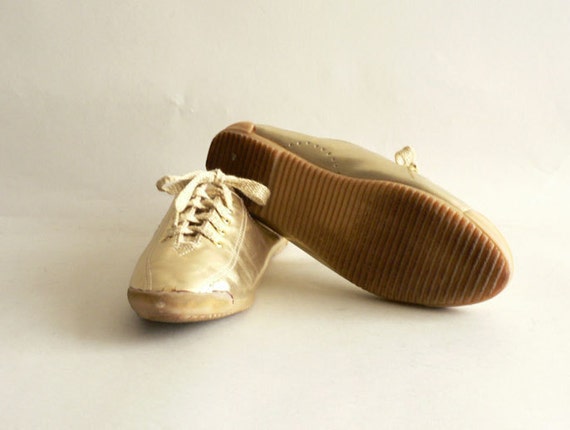 girls gold tennis shoes