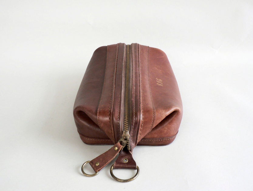 Men's Brown Leather Travel / Toiletry Case Grooming Bag