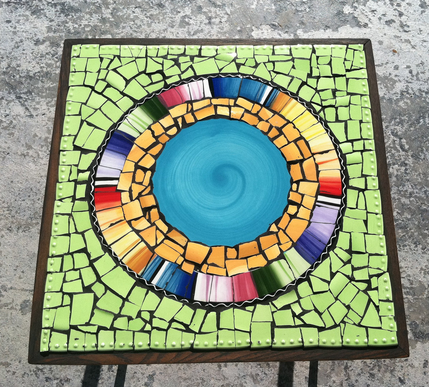 Mosaic Tile Art Retro Modern Round End Table broken Plate Art