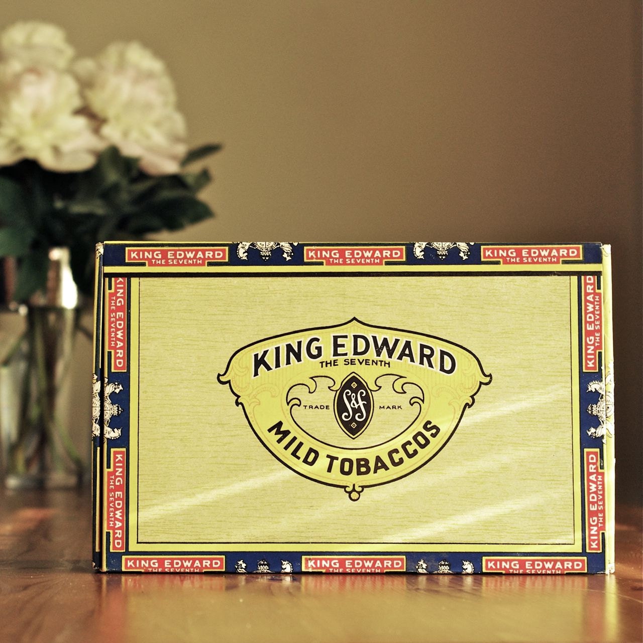 King Edward Mild Tobaccos Vintage Cigar Box in Excellent