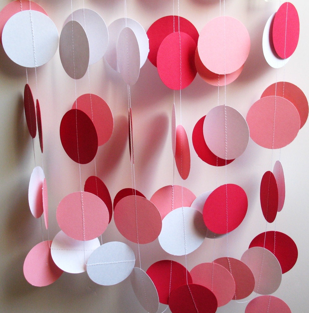 Garland 14' Pink Red and White Cardstock Circles by