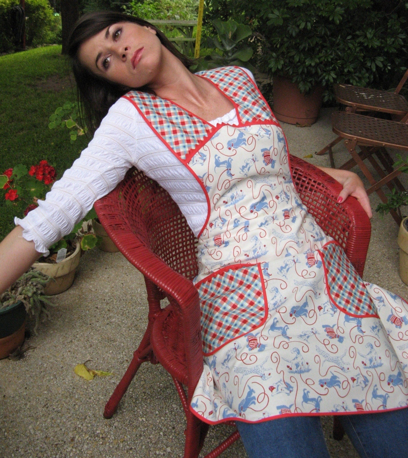 Vintage Everyday Housewife Apron Small to Medium