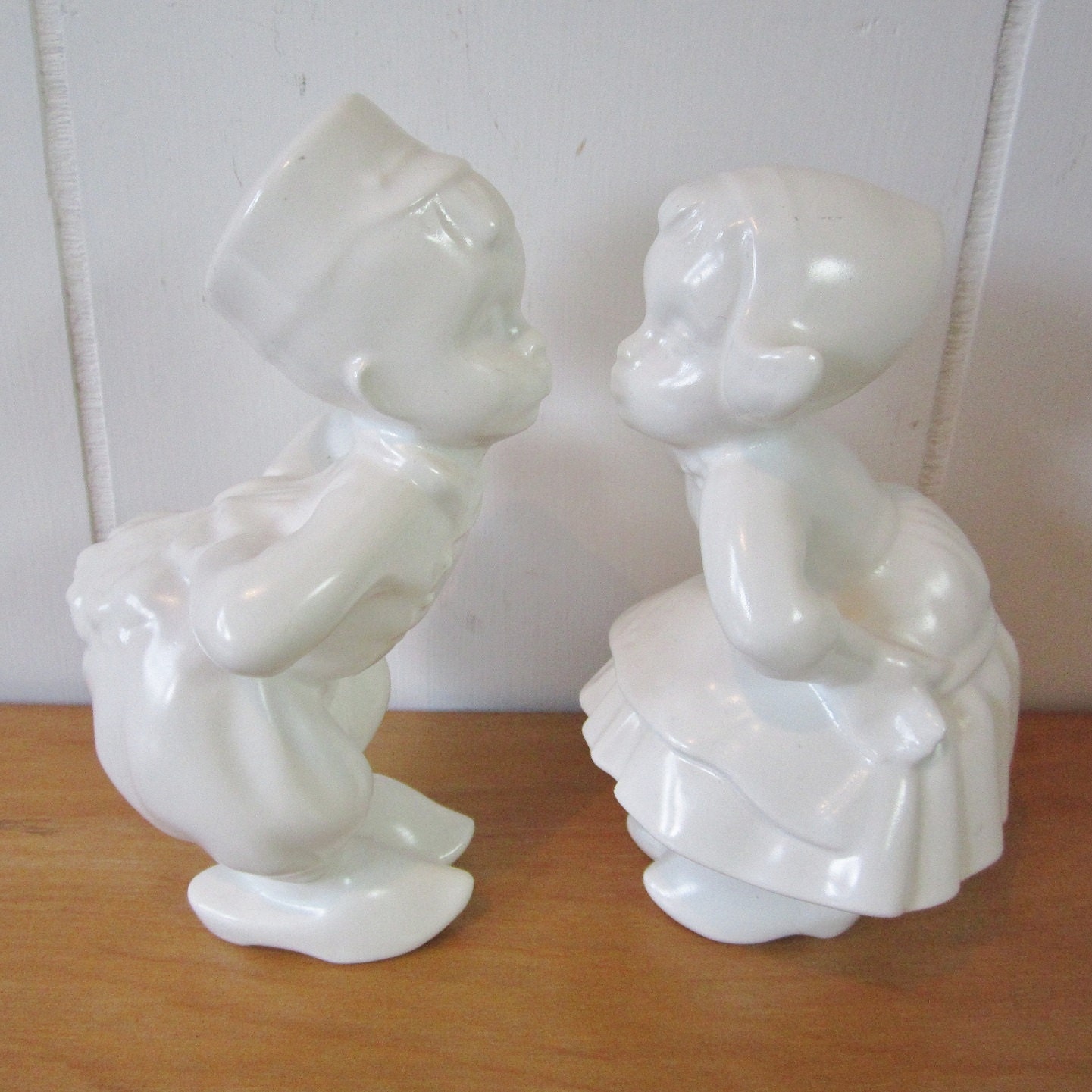 vintage kissing Dutch figurines by vintagegoodies on Etsy