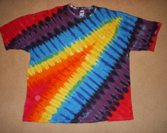 2X V design tie dye tshirt XXL by syllishirts on Etsy