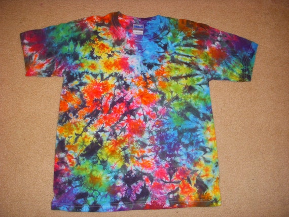 YL tie dye t-shirt rainbow bunch youth large