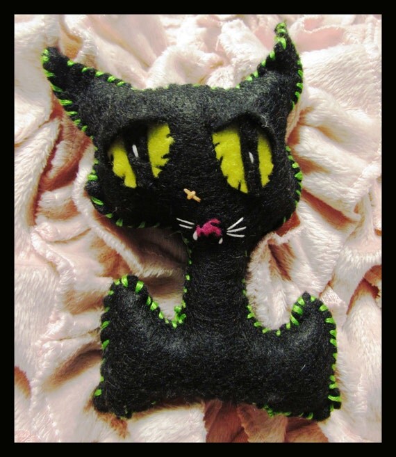 Buceta de bolso, miau, o gato preto sonolento, bruxas do animal de estimação, felino frenesi... Buceta de bolso, miau, o gato preto sonolento, bruxas do animal de estimação, felino frenesi...