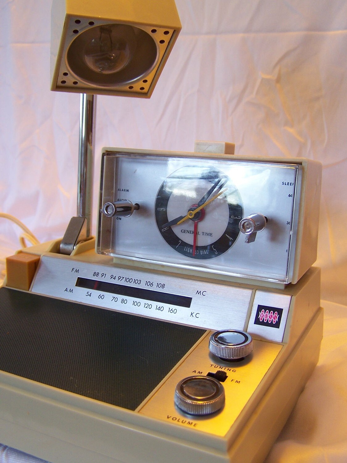 Vintage 1980s Alarm Clock Radio Desk Lamp Combo by by TheHomeGnome